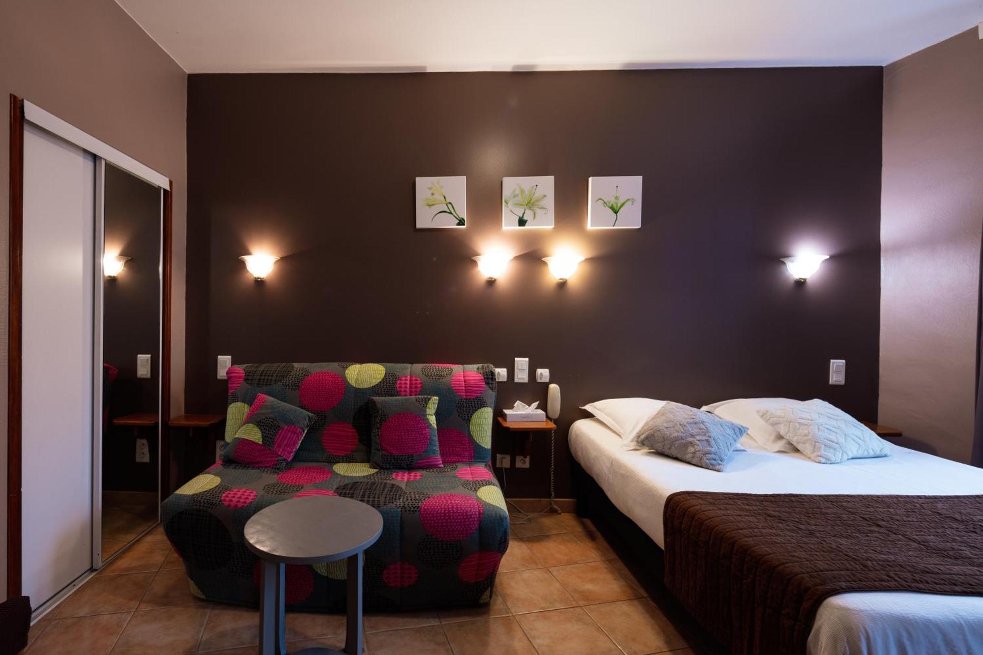 Logis Hotel Restaurant De La Paix Lodève Zewnętrze zdjęcie