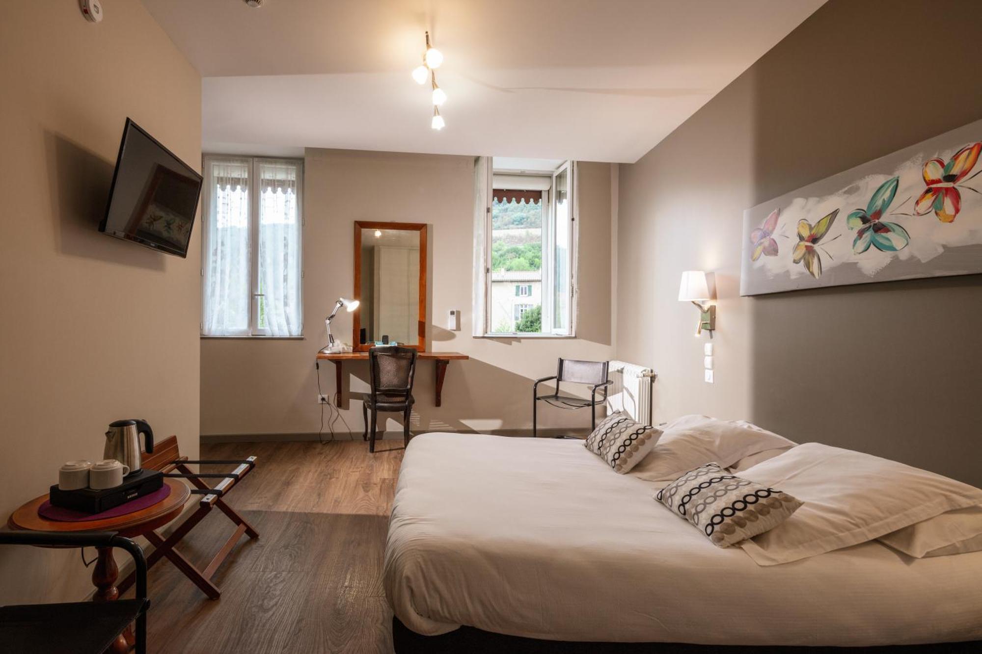 Logis Hotel Restaurant De La Paix Lodève Zewnętrze zdjęcie