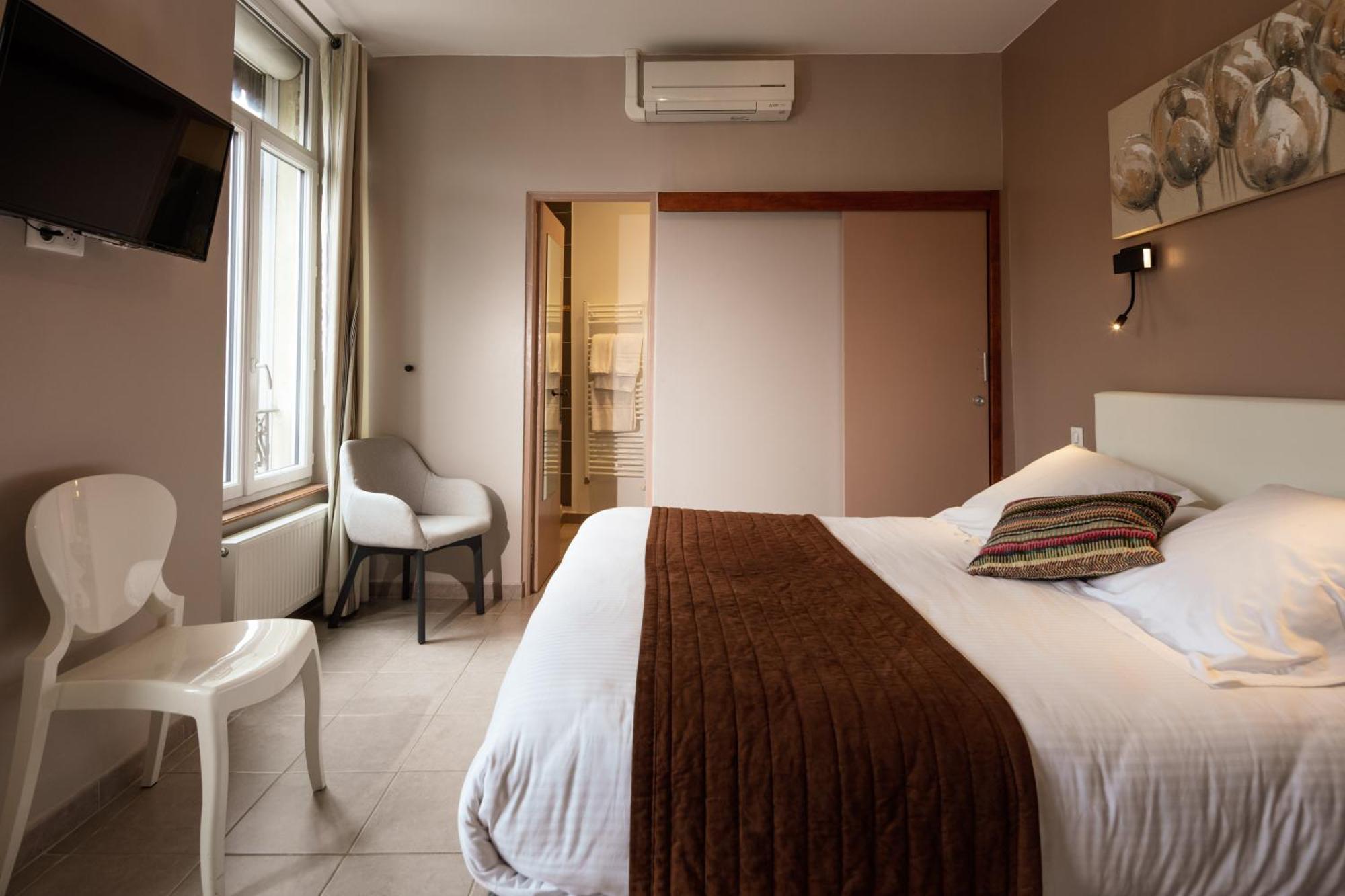 Logis Hotel Restaurant De La Paix Lodève Zewnętrze zdjęcie