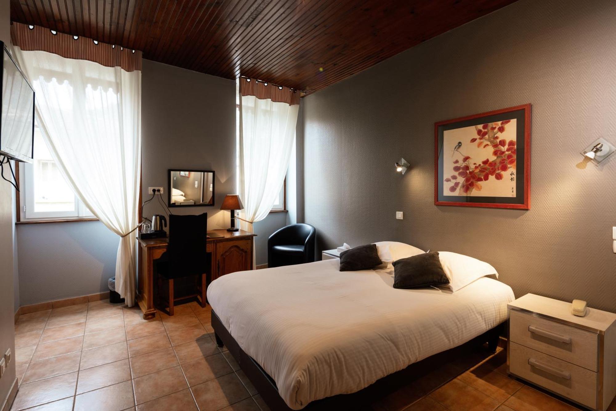 Logis Hotel Restaurant De La Paix Lodève Zewnętrze zdjęcie