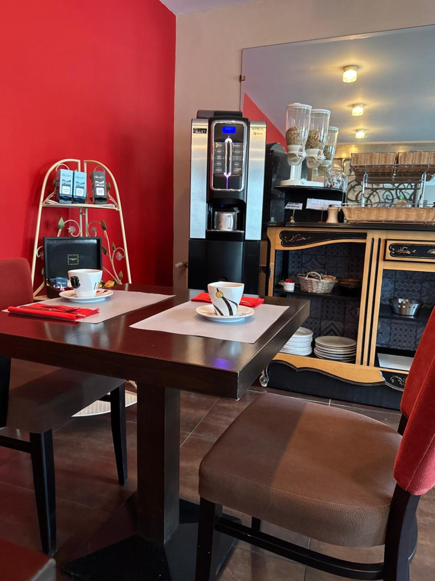 Logis Hotel Restaurant De La Paix Lodève Zewnętrze zdjęcie