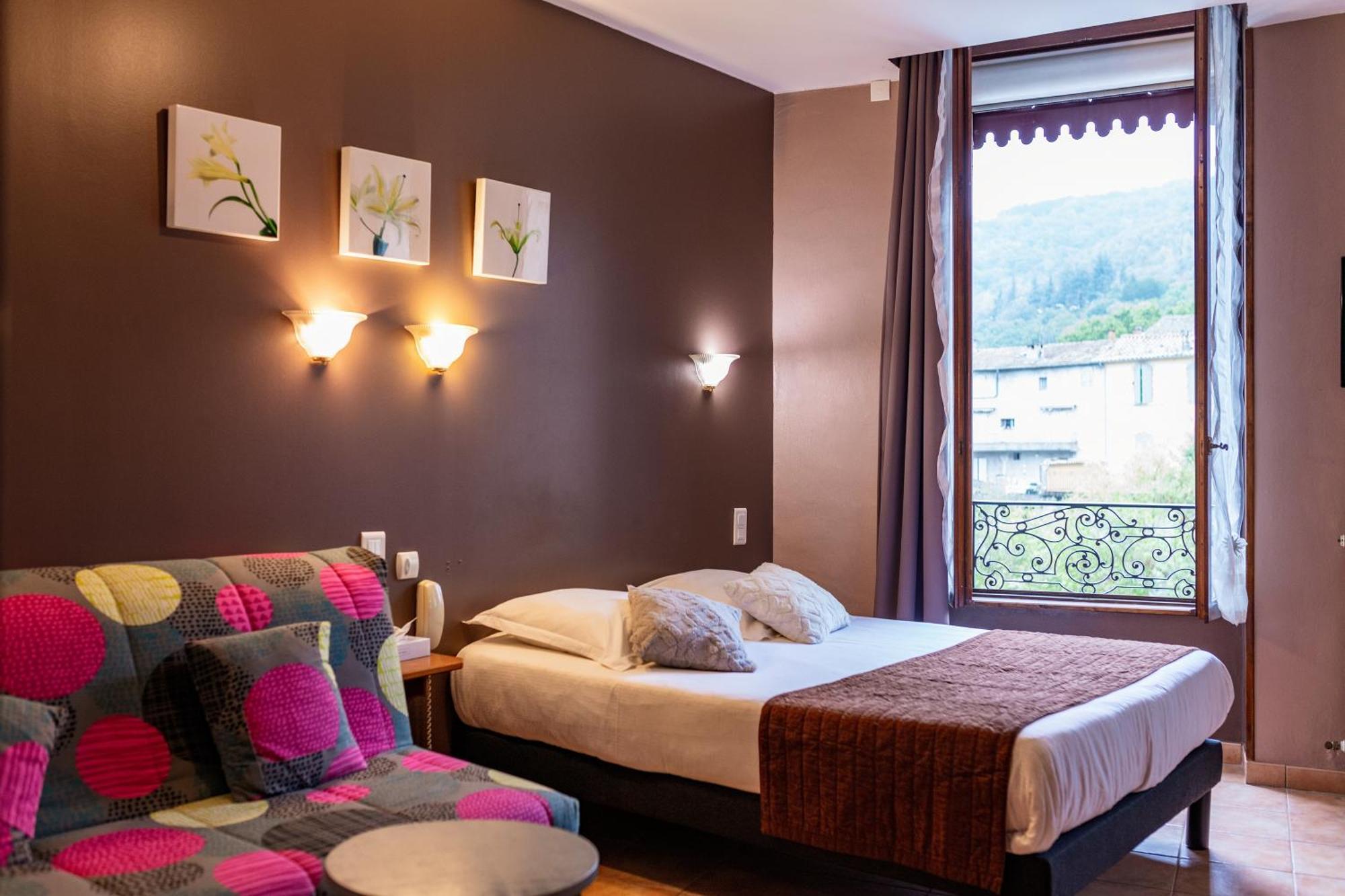 Logis Hotel Restaurant De La Paix Lodève Zewnętrze zdjęcie