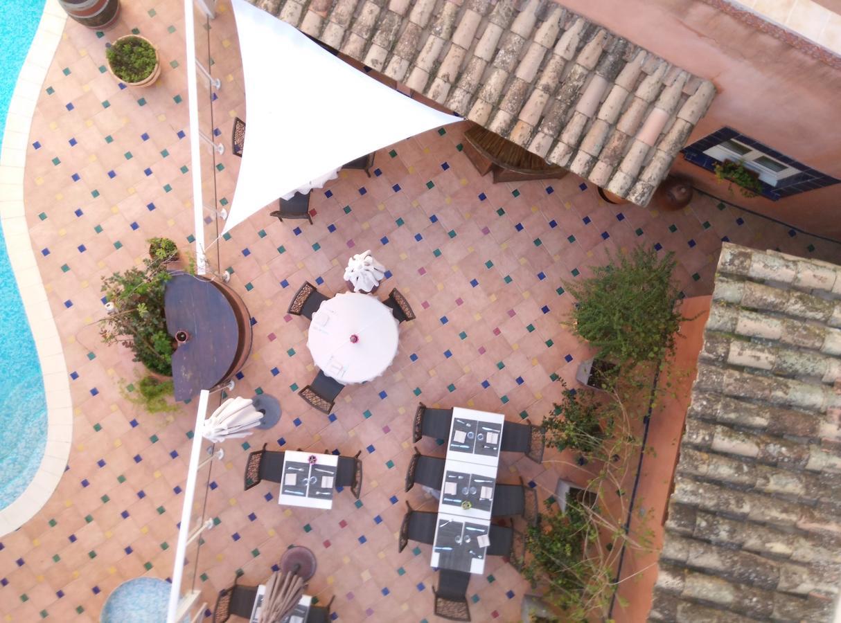 Logis Hotel Restaurant De La Paix Lodève Zewnętrze zdjęcie