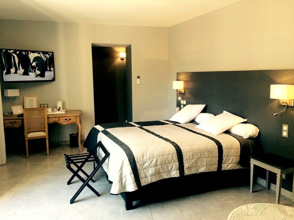 Logis Hotel Restaurant De La Paix Lodève Zewnętrze zdjęcie