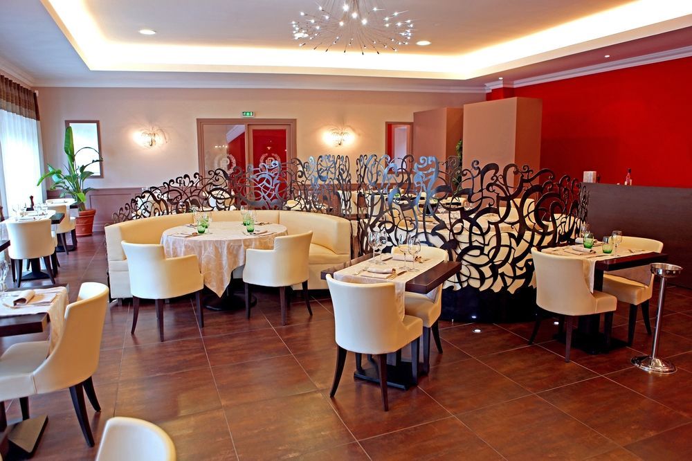 Logis Hotel Restaurant De La Paix Lodève Zewnętrze zdjęcie