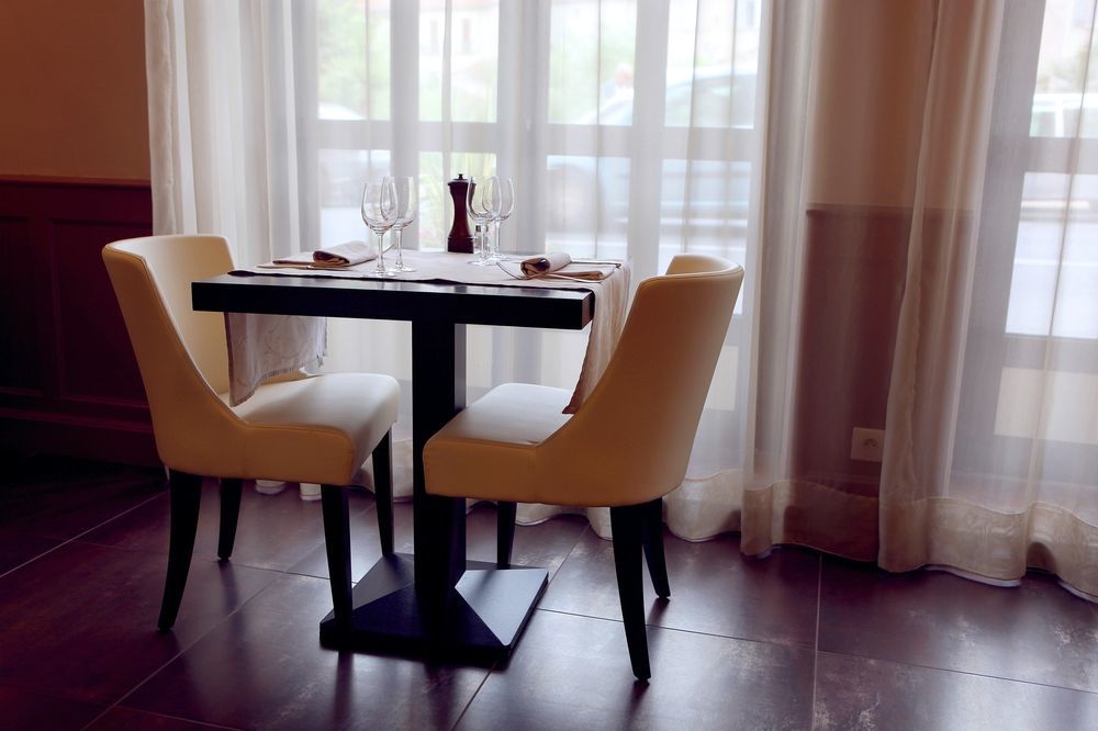 Logis Hotel Restaurant De La Paix Lodève Zewnętrze zdjęcie