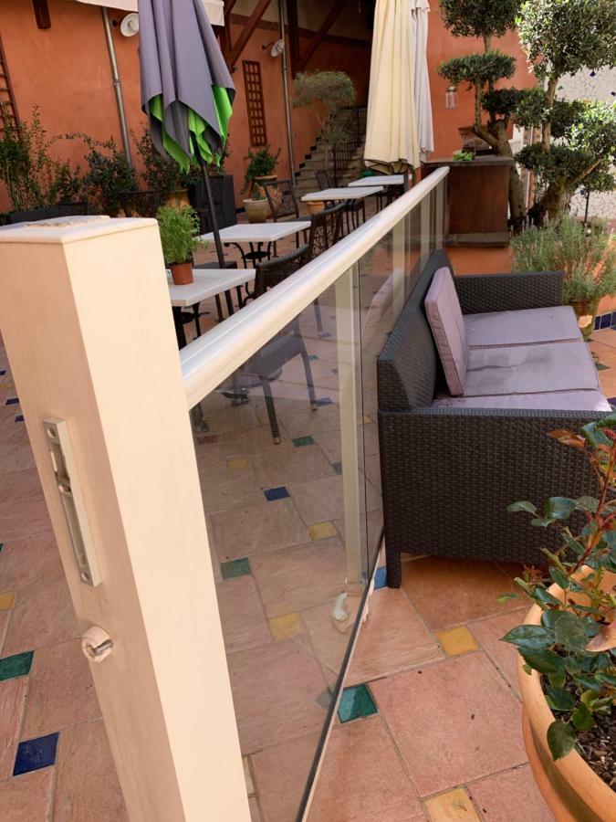 Logis Hotel Restaurant De La Paix Lodève Zewnętrze zdjęcie